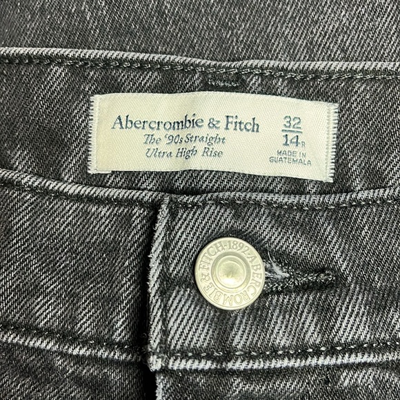 Abercrombie & Fitch The ‘90s Straight Ultra High Rise Black Jeans - Picture 7 of 9